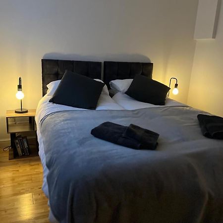 Cozy 1 Bedroom Basement Flat ลอนดอน ภายนอก รูปภาพ