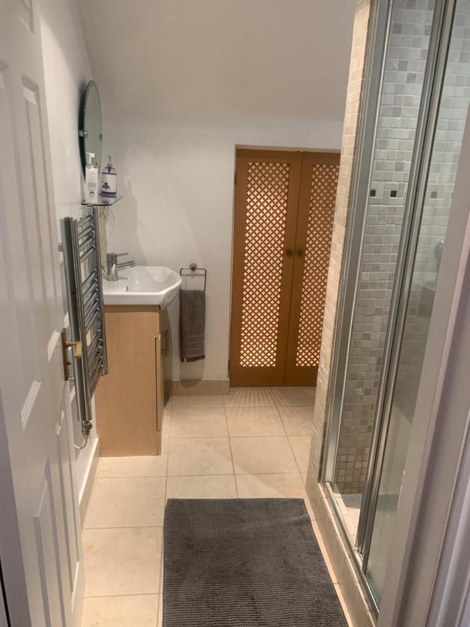 Cozy 1 Bedroom Basement Flat ลอนดอน ภายนอก รูปภาพ