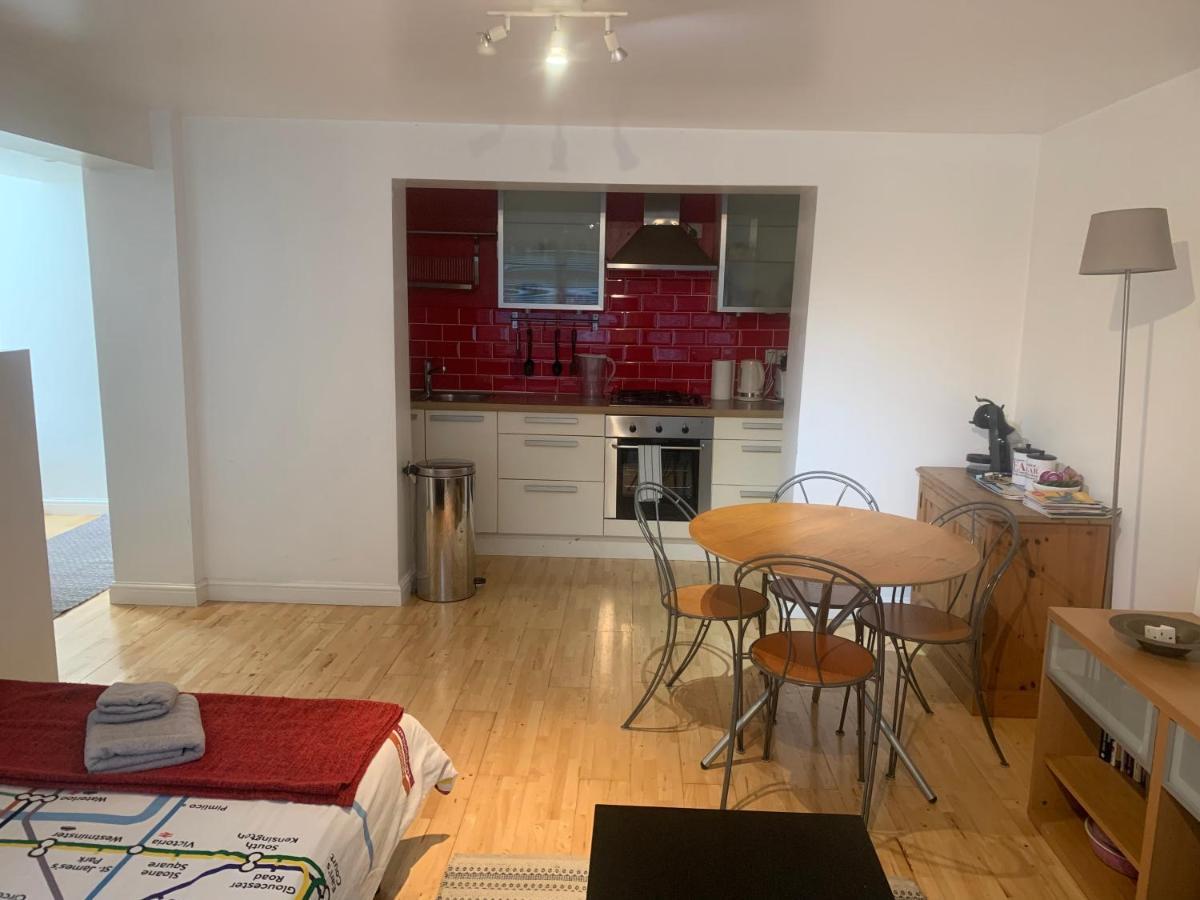 Cozy 1 Bedroom Basement Flat ลอนดอน ภายนอก รูปภาพ