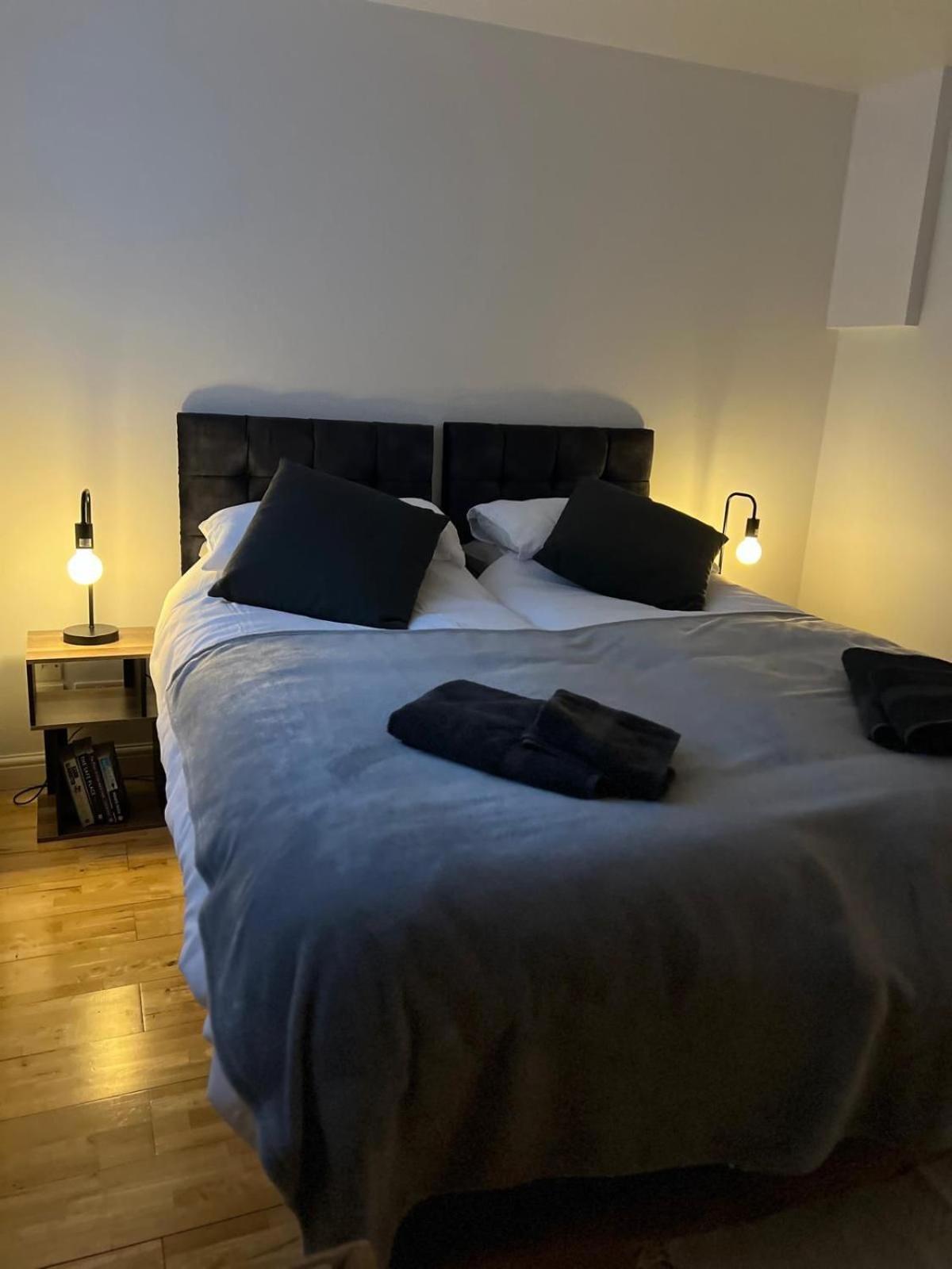 Cozy 1 Bedroom Basement Flat ลอนดอน ภายนอก รูปภาพ